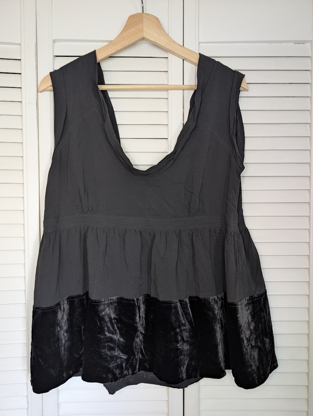 Burberry London Silk & Velvet Tiered Black Pleated Blouse Size 14 NWT
